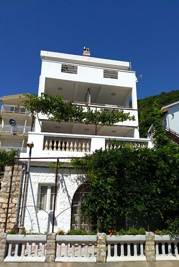 Apartmani Jovanovic Petrovac Exterior photo